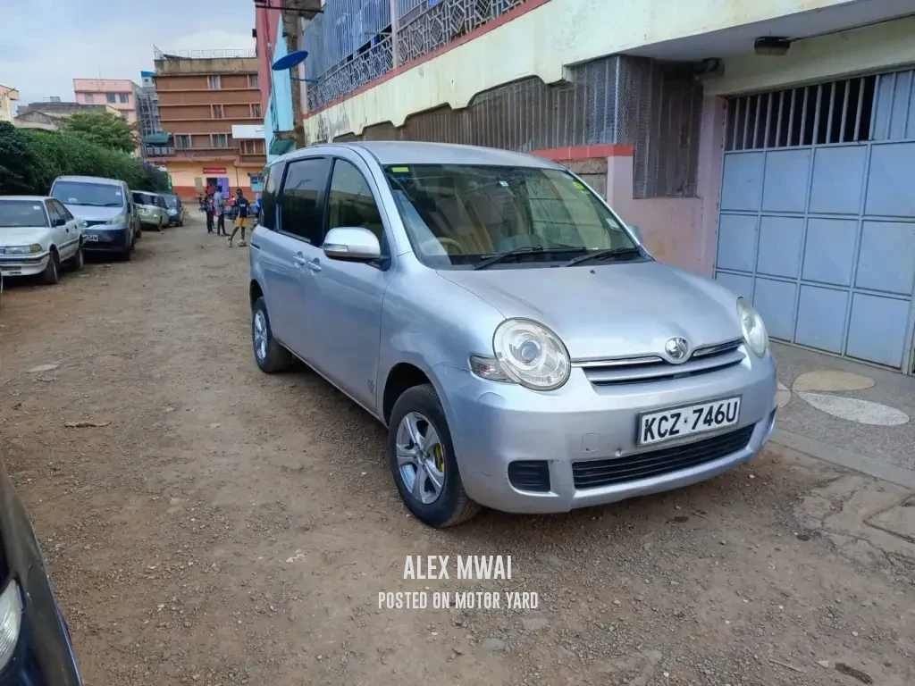 Toyota Sienta 2016 Silver