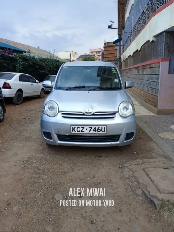 Toyota Sienta 2016 Silver