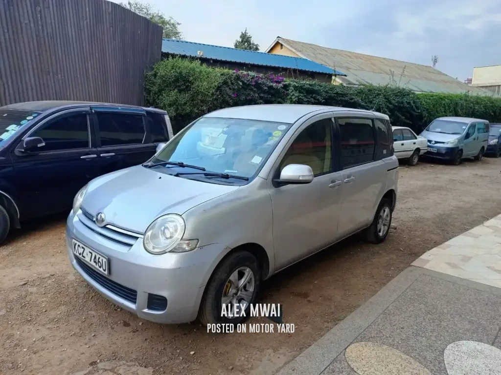 Toyota Sienta 2016 Silver