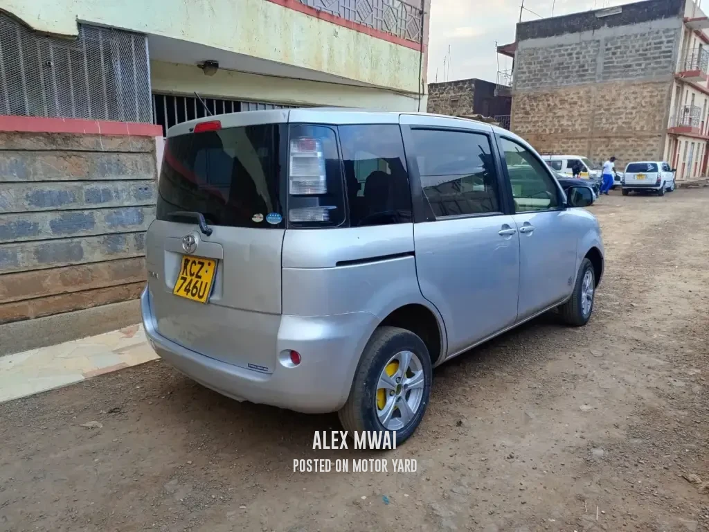 Toyota Sienta 2016 Silver
