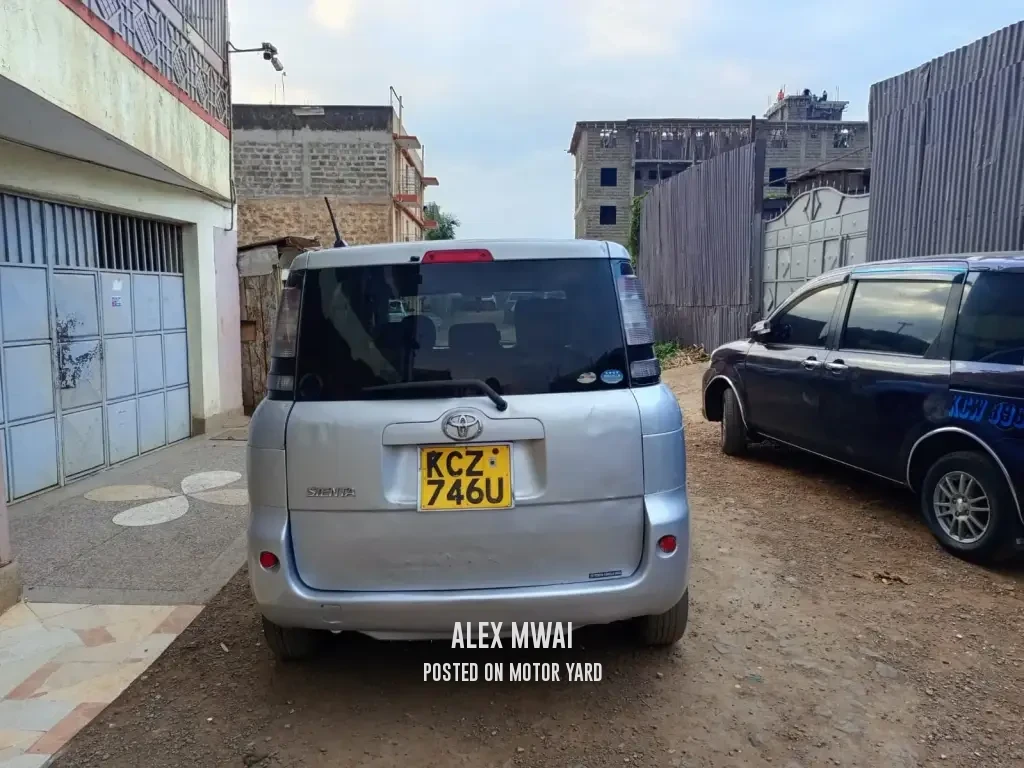 Toyota Sienta 2016 Silver