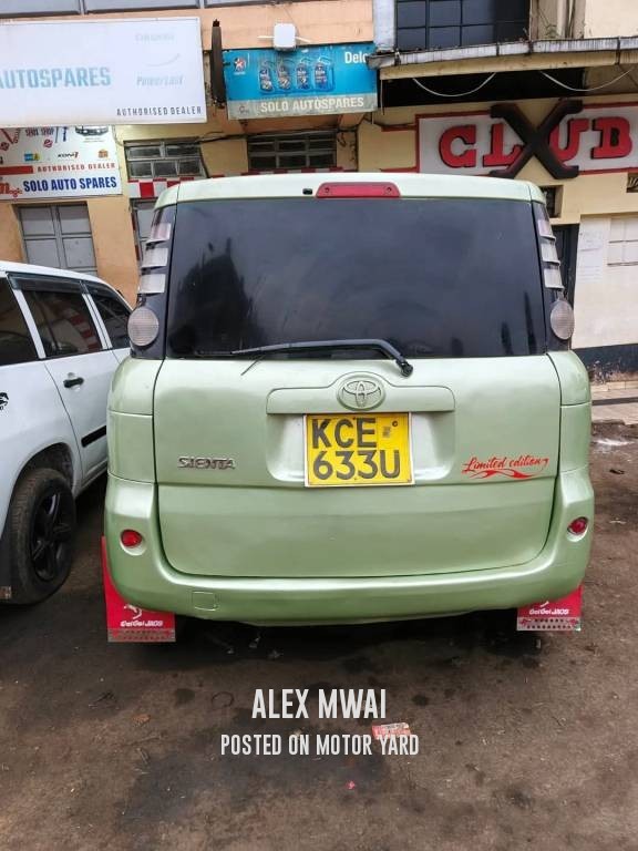 Toyota Sienta 2015 Yellow