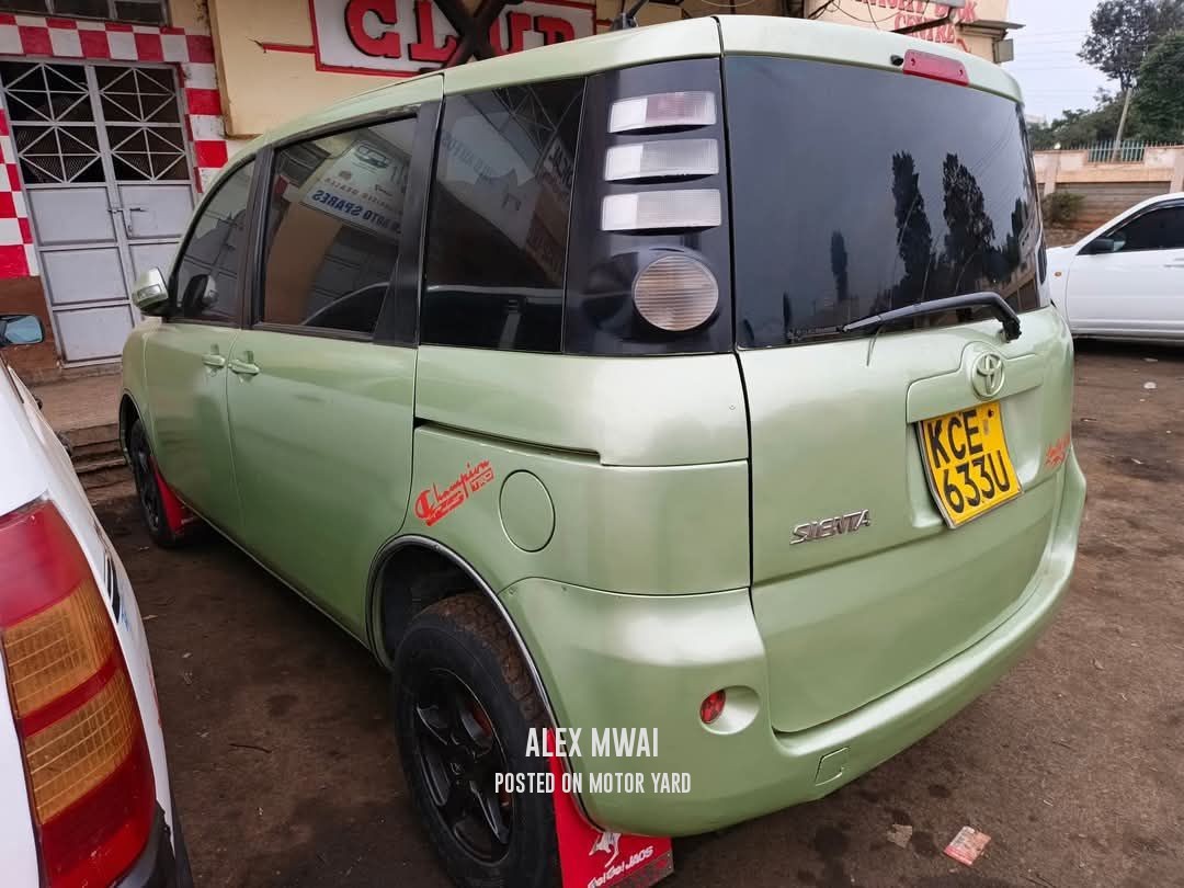 Toyota Sienta 2015 Yellow