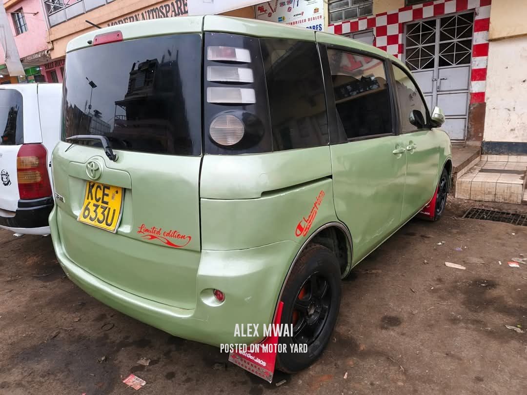 Toyota Sienta 2015 Yellow