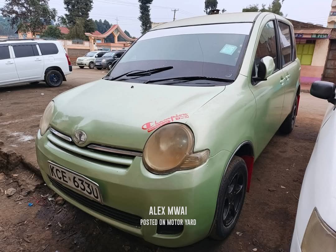 Toyota Sienta 2015 Yellow