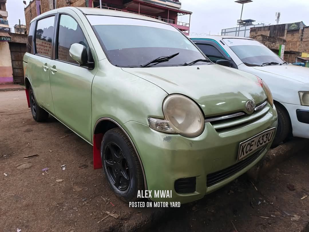 Toyota Sienta 2015 Yellow