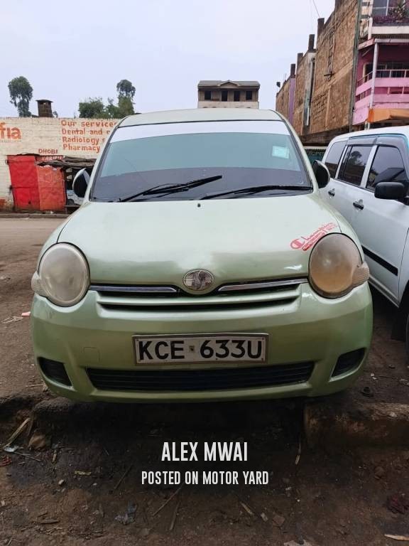 Toyota Sienta 2015 Yellow