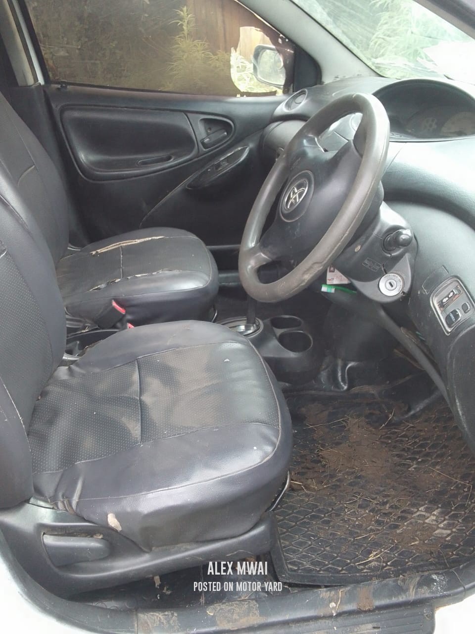 Toyota Vitz 2015 White