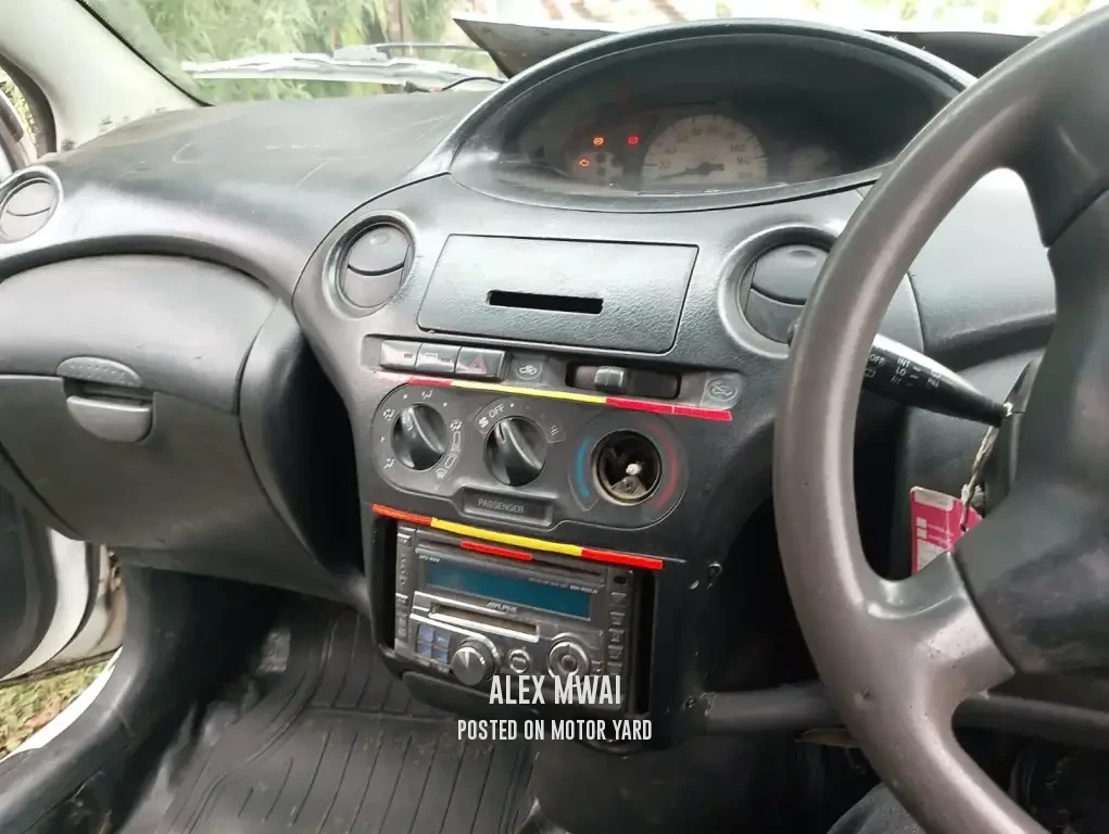 Toyota Vitz 2015 White