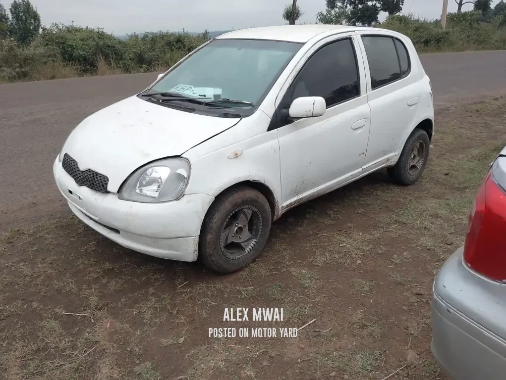 Toyota Vitz 2015 White