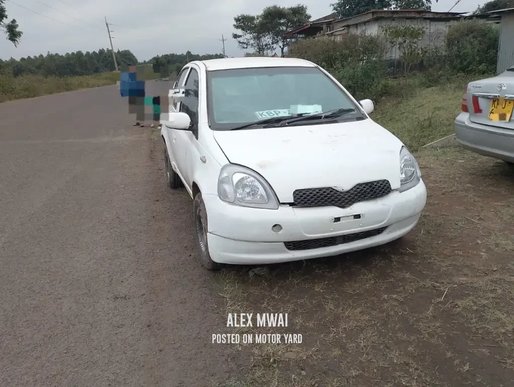 Toyota Vitz 2015 White