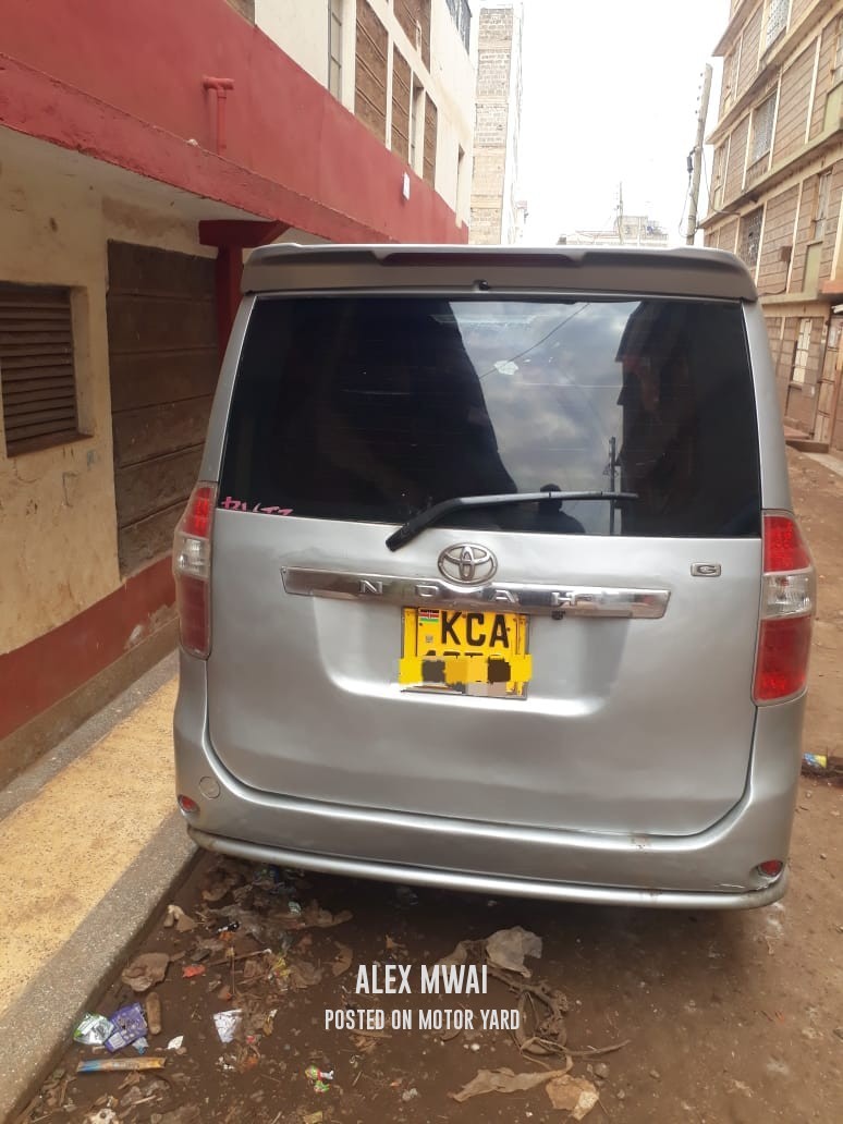 Toyota Noah 2012 Silver