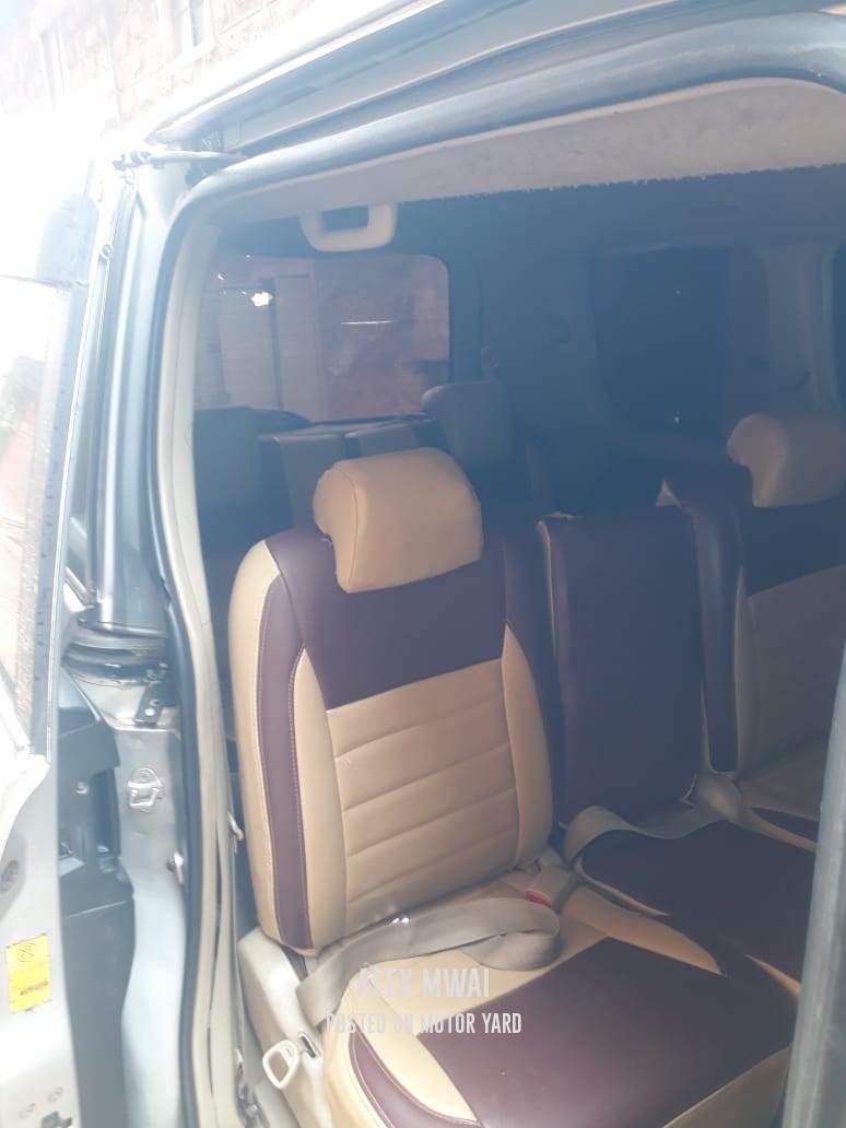 Toyota Noah 2012 Silver