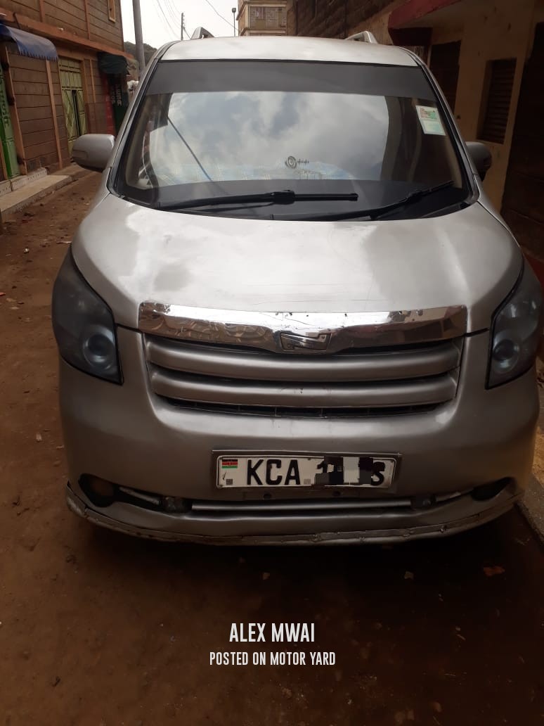 Toyota Noah 2012 Silver