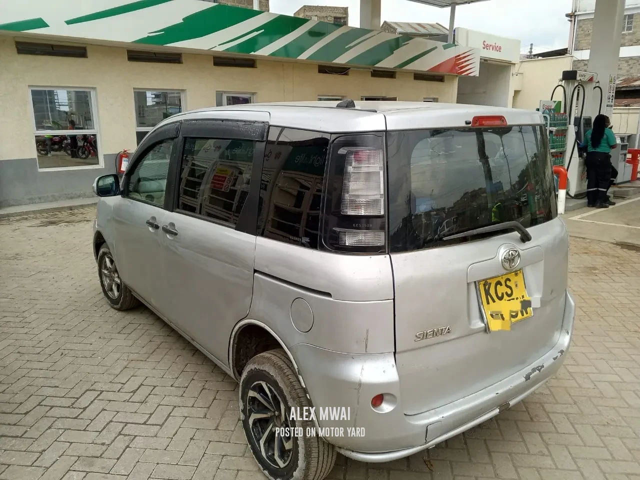 Toyota Sienta 2015 Silver