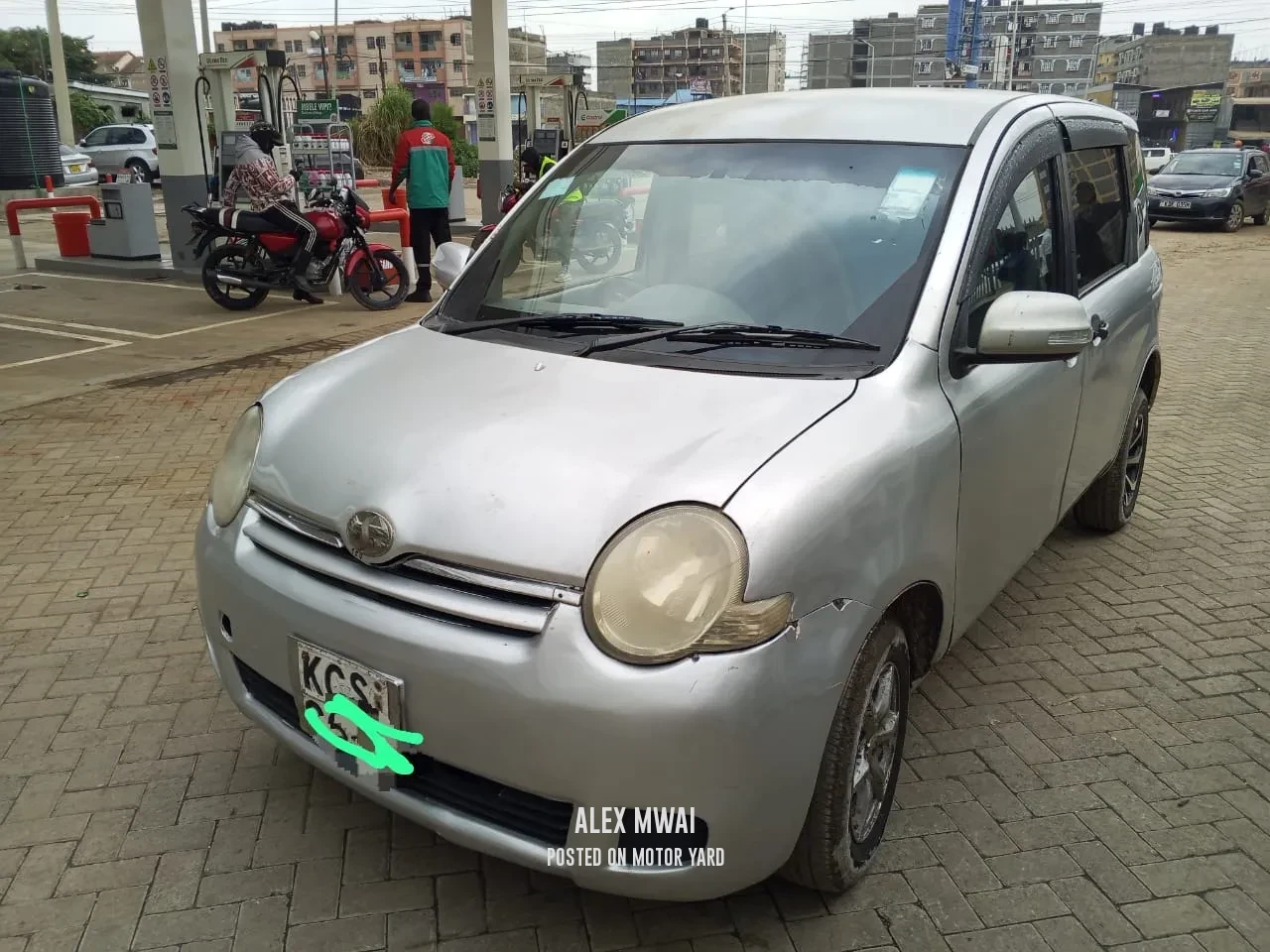 Toyota Sienta 2015 Silver