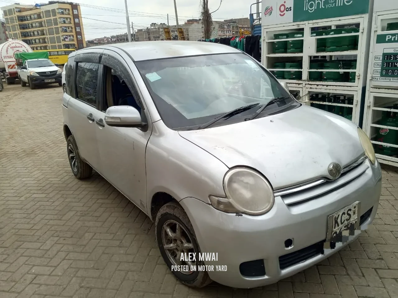 Toyota Sienta 2015 Silver