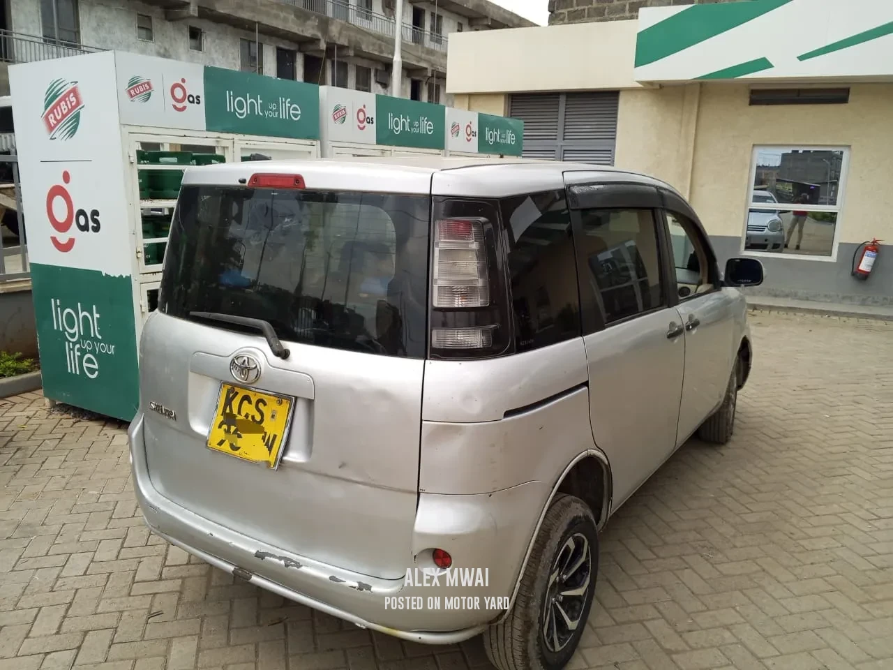 Toyota Sienta 2015 Silver