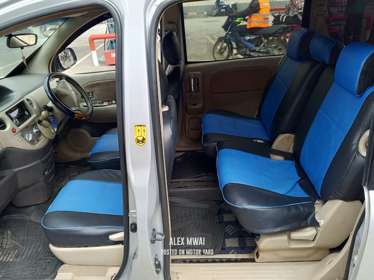 Toyota Sienta 2015 Silver