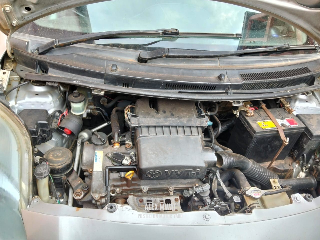 Toyota Vitz 2017 Silver