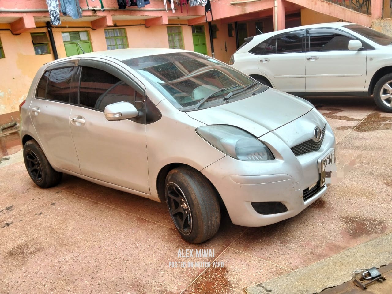 Toyota Vitz 2017 Silver