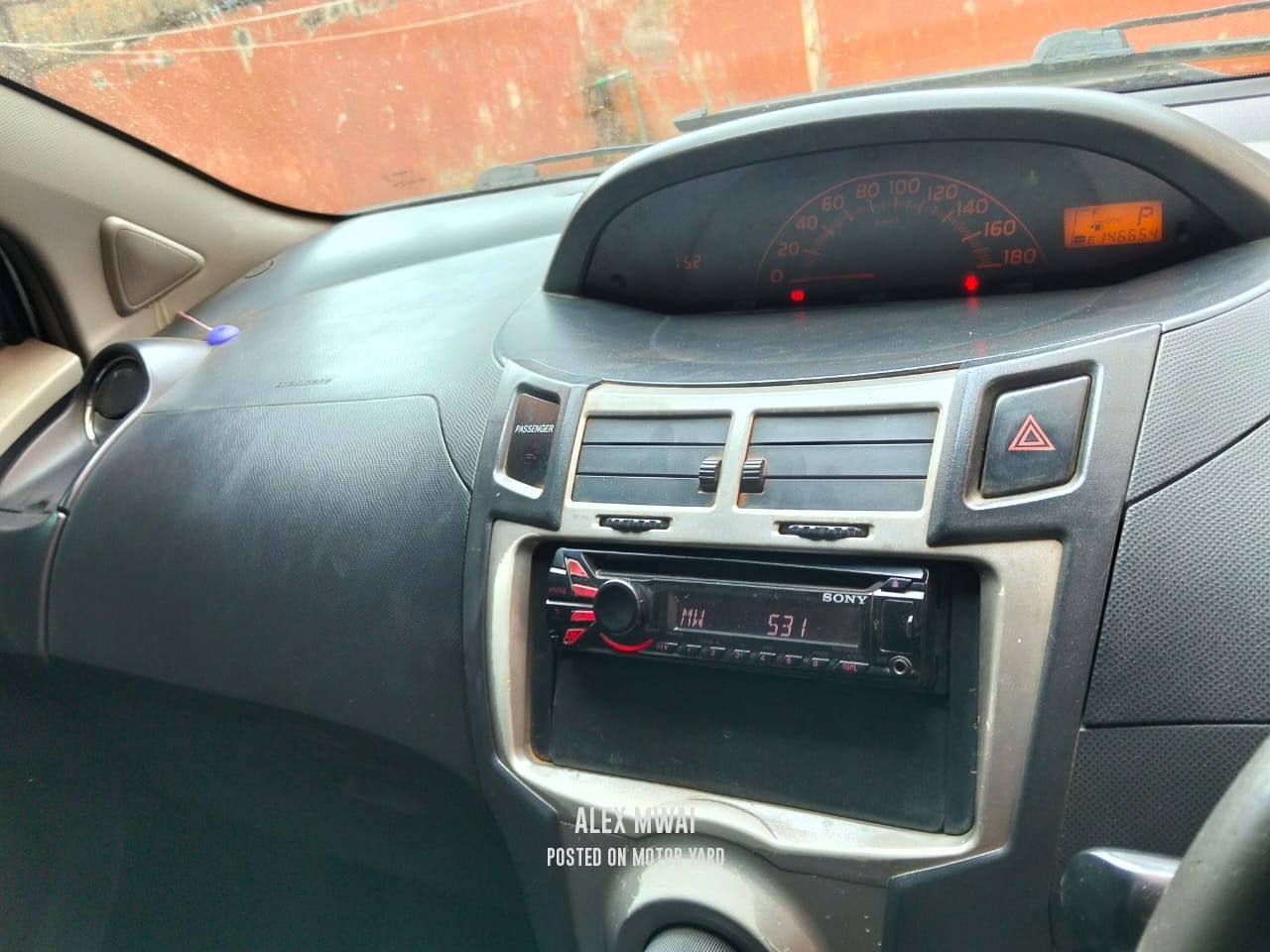 Toyota Vitz 2017 Silver