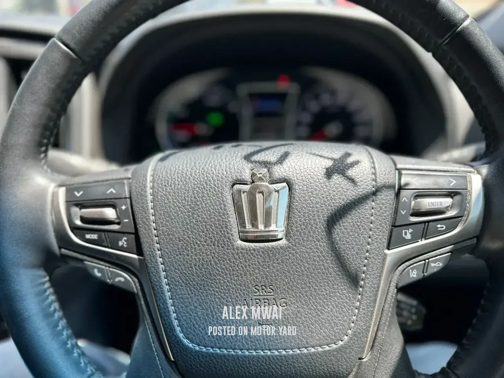 Toyota Crown 2017 White