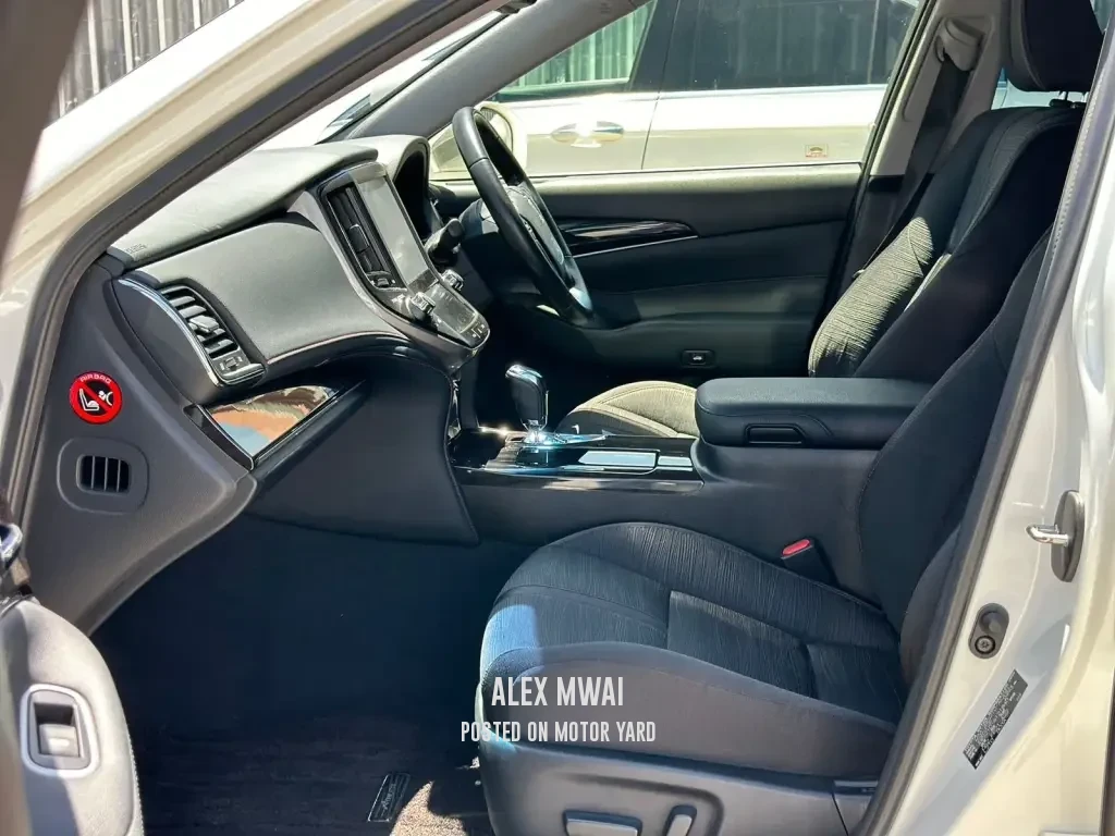 Toyota Crown 2017 White