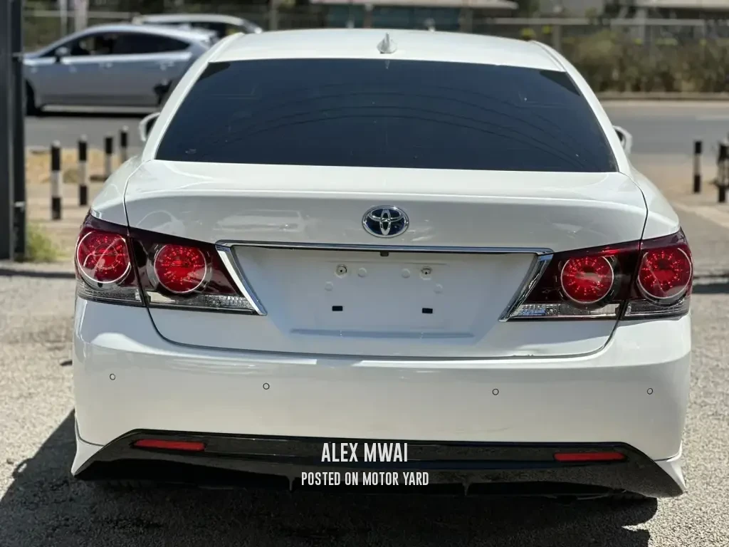 Toyota Crown 2017 White