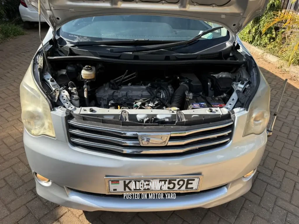 Toyota Noah 2014 Silver