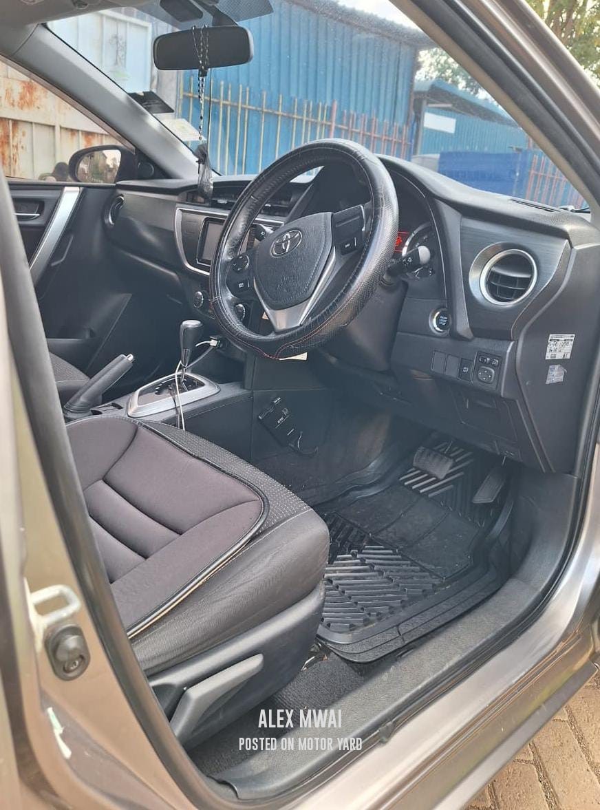 Toyota Auris 2013 Grey