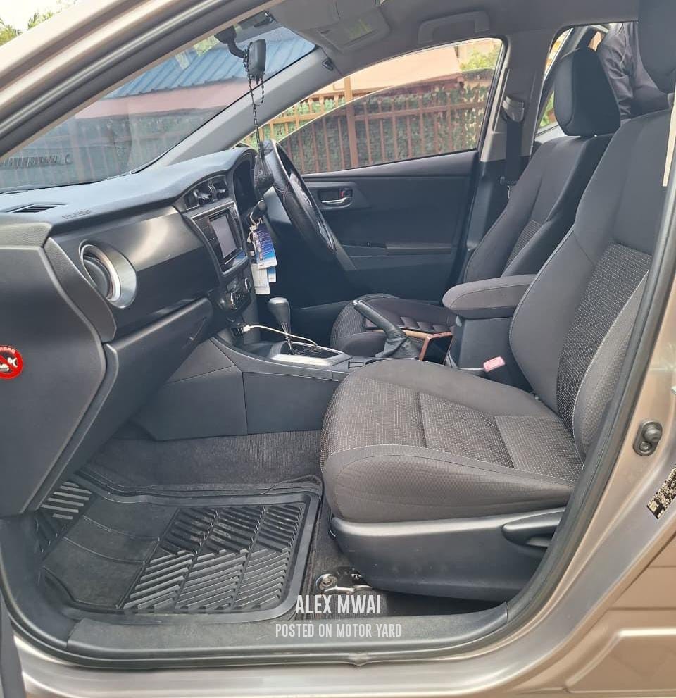 Toyota Auris 2013 Grey