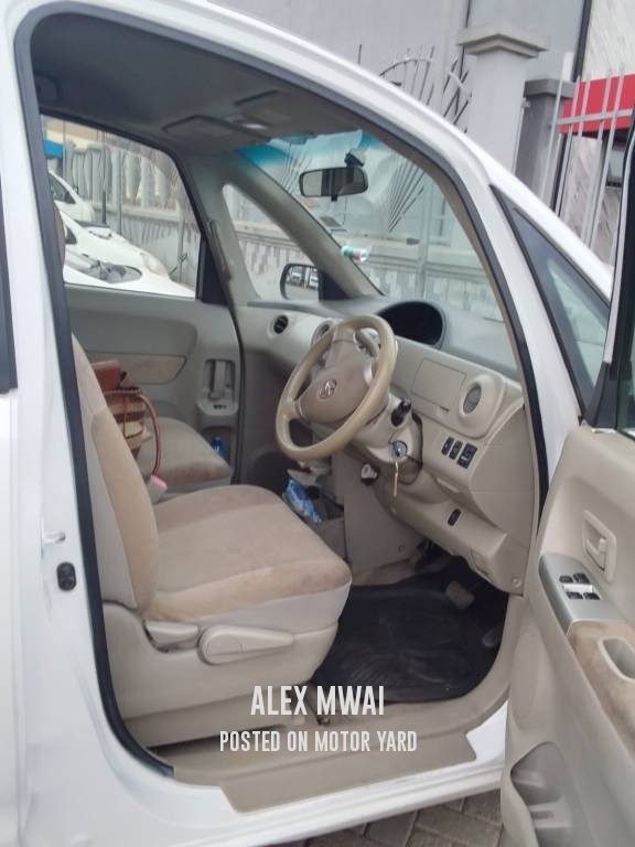 Toyota Porte 2011 White