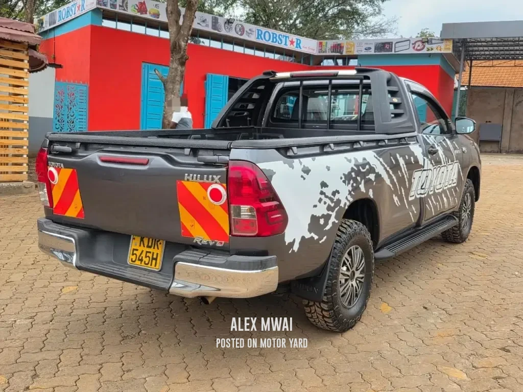 Toyota Hilux Vigo S/Cab 2017 Black