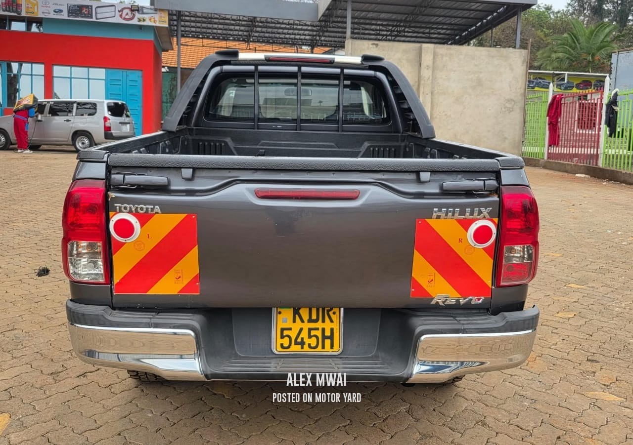 Toyota Hilux Vigo S/Cab 2017 Black