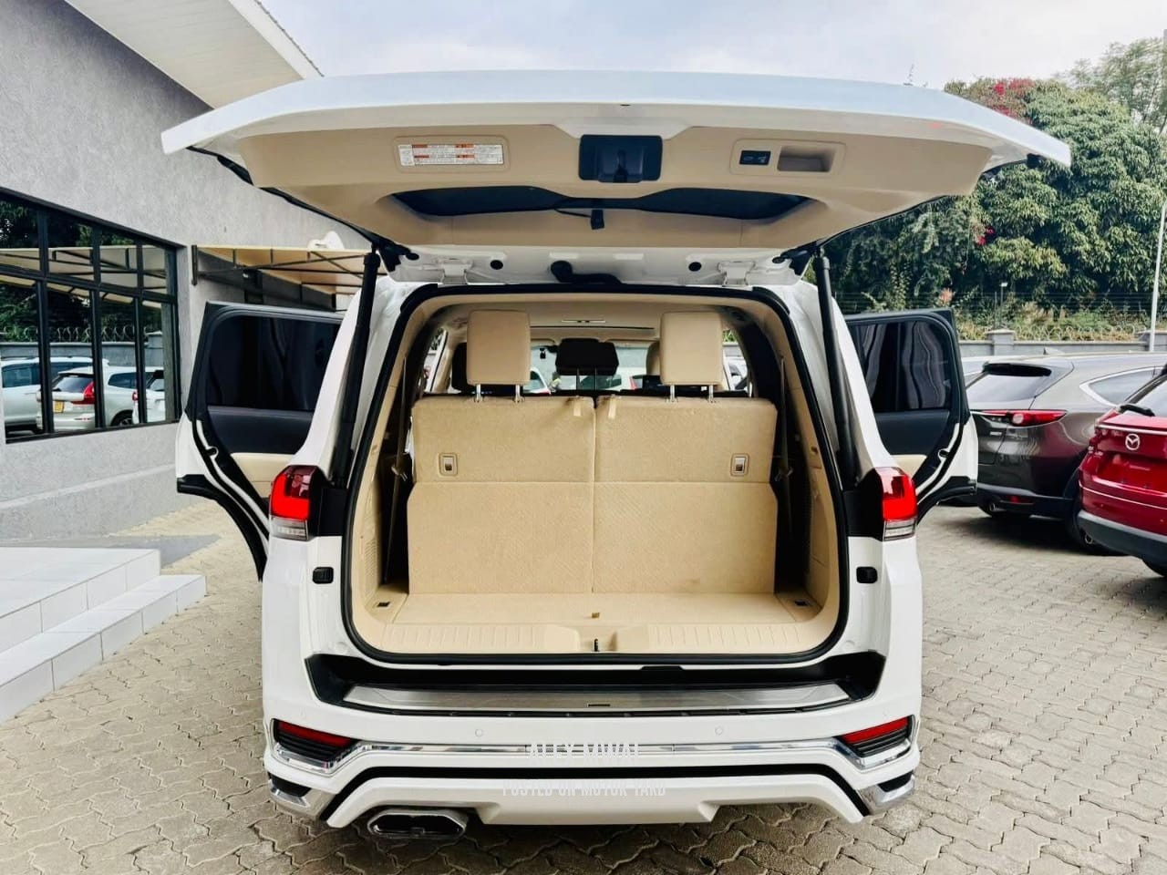 Toyota Land Cruiser Prado ZX 2023 White