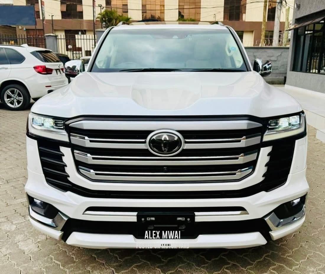 Toyota Land Cruiser Prado ZX 2023 White