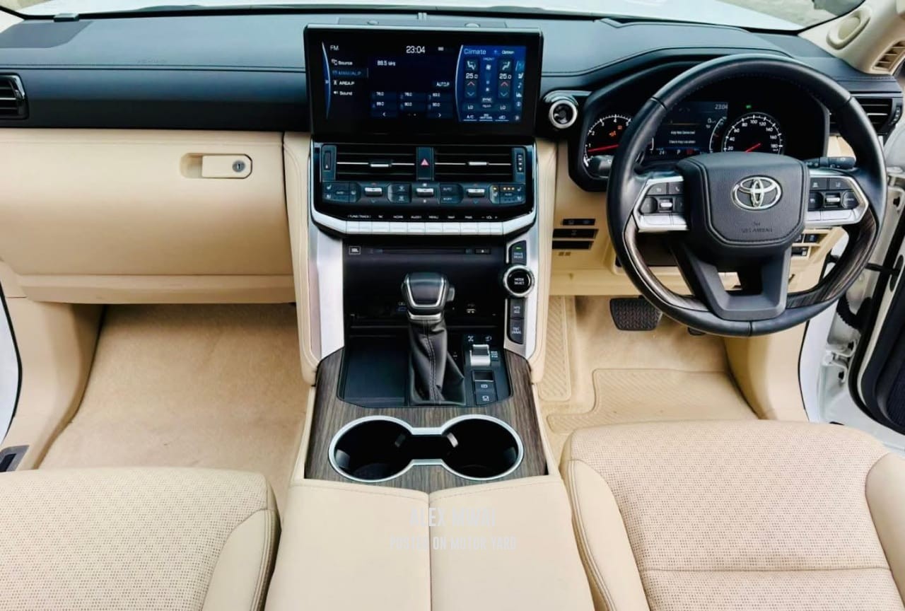 Toyota Land Cruiser Prado ZX 2023 White