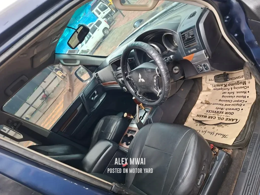 Mitsubishi Pajero Di-D 2012 Black