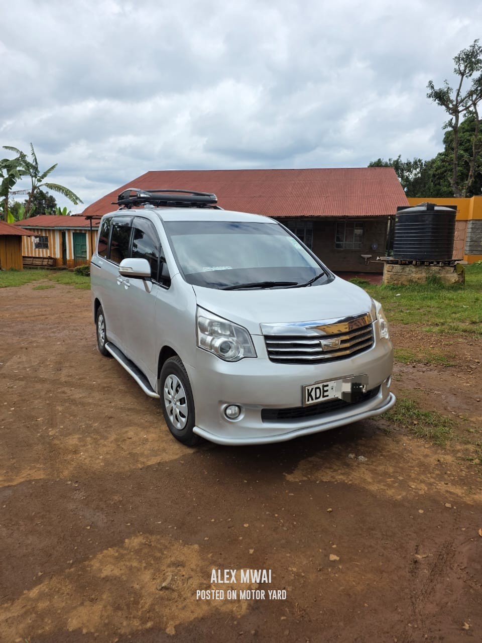 Toyota Noah 2014 Silver