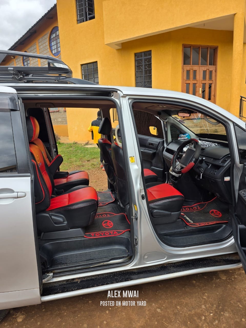 Toyota Noah 2014 Silver