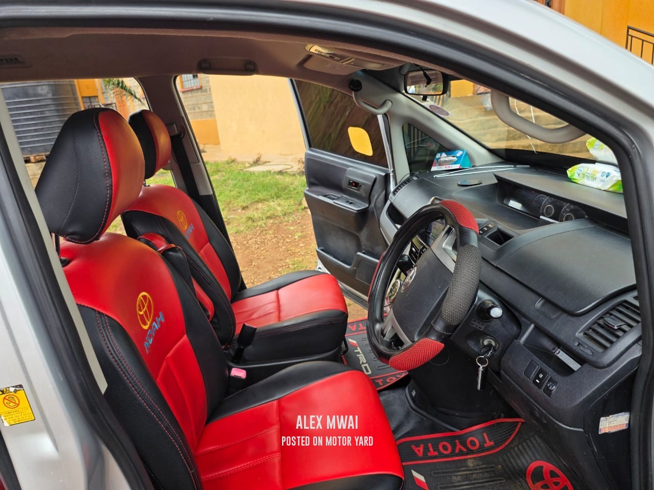 Toyota Noah 2014 Silver