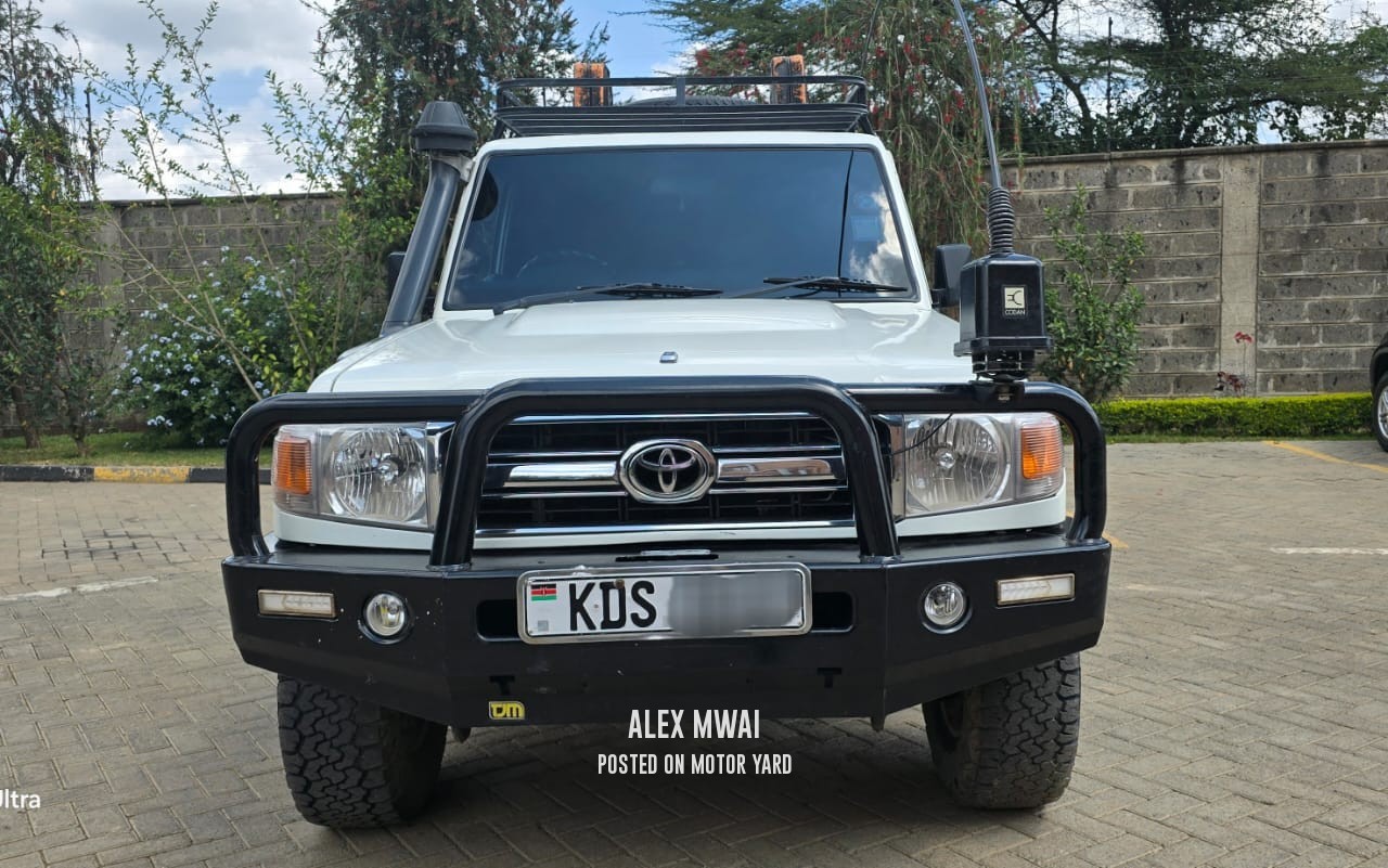 Toyota Land Cruiser 2017 White