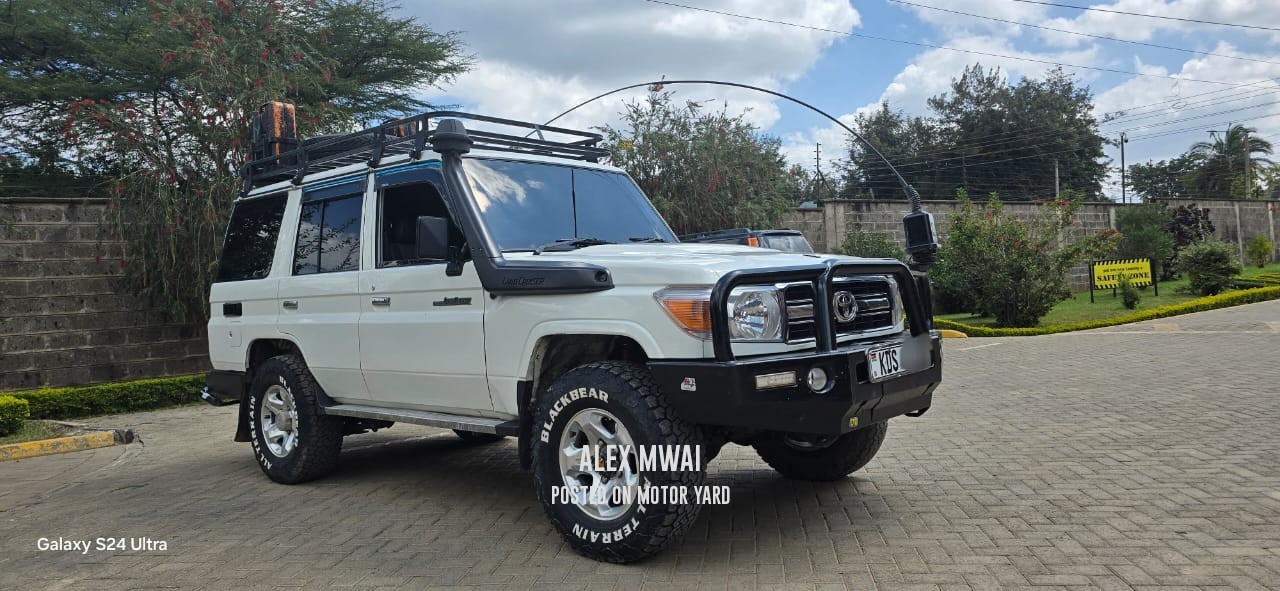 Toyota Land Cruiser 2017 White