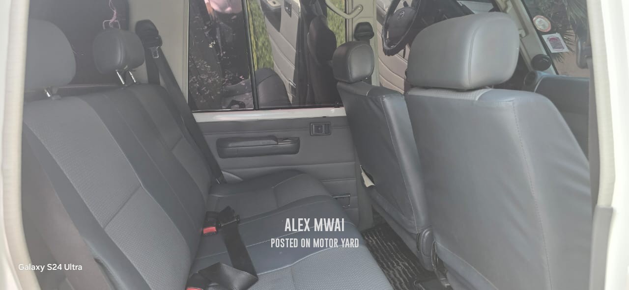 Toyota Land Cruiser 2017 White