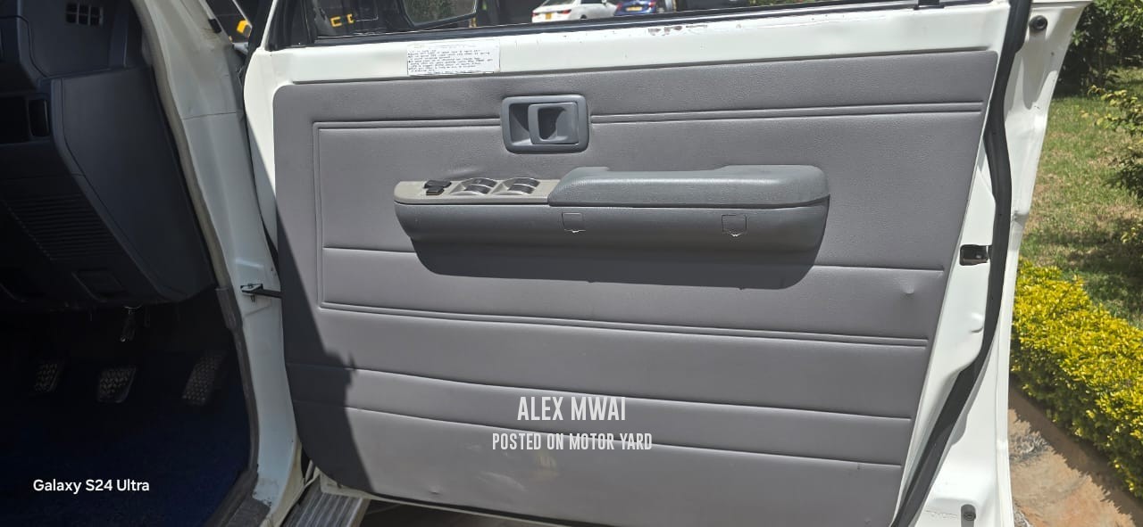 Toyota Land Cruiser 2017 White