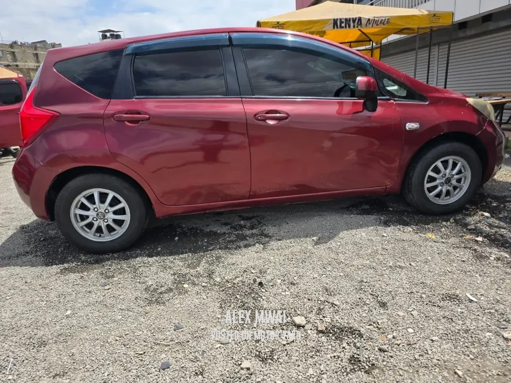 Nissan Note 2013 Maroon