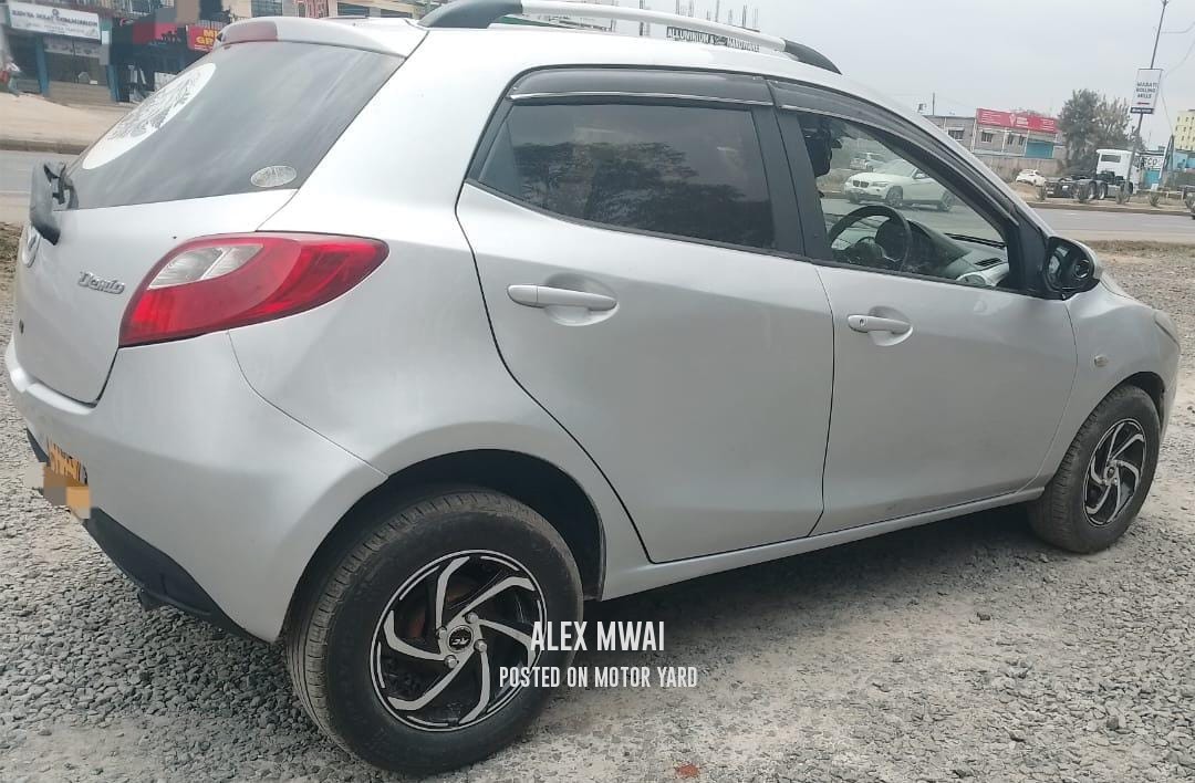 Mazda Demio 2011 Silver