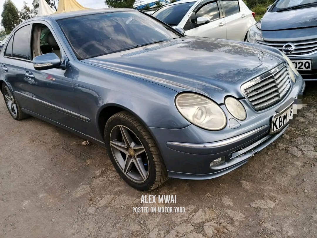 Mercedes-Benz E200 2003 Blue