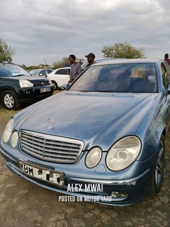 Mercedes-Benz E200 2003 Blue